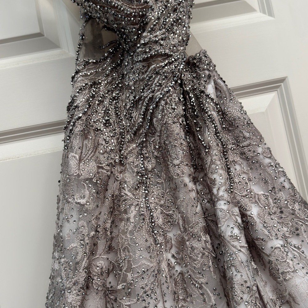 Luxurious V-Neck Sequined Split Prom Gown - Picture 11 of 12